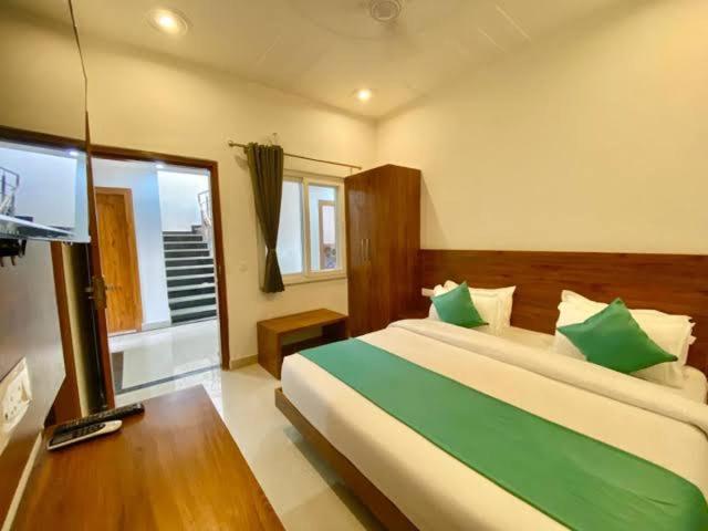 Triple One Hotel Tapovan Rishikesh,Near Laxman Jhula Exterior photo
