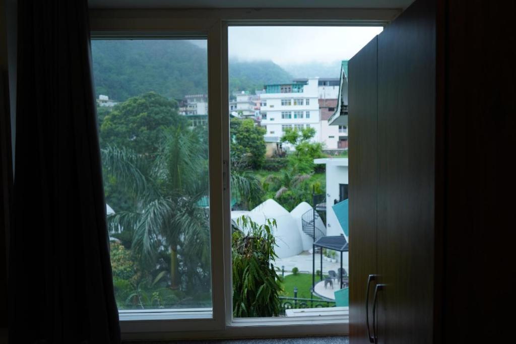 Triple One Hotel Tapovan Rishikesh,Near Laxman Jhula Exterior photo